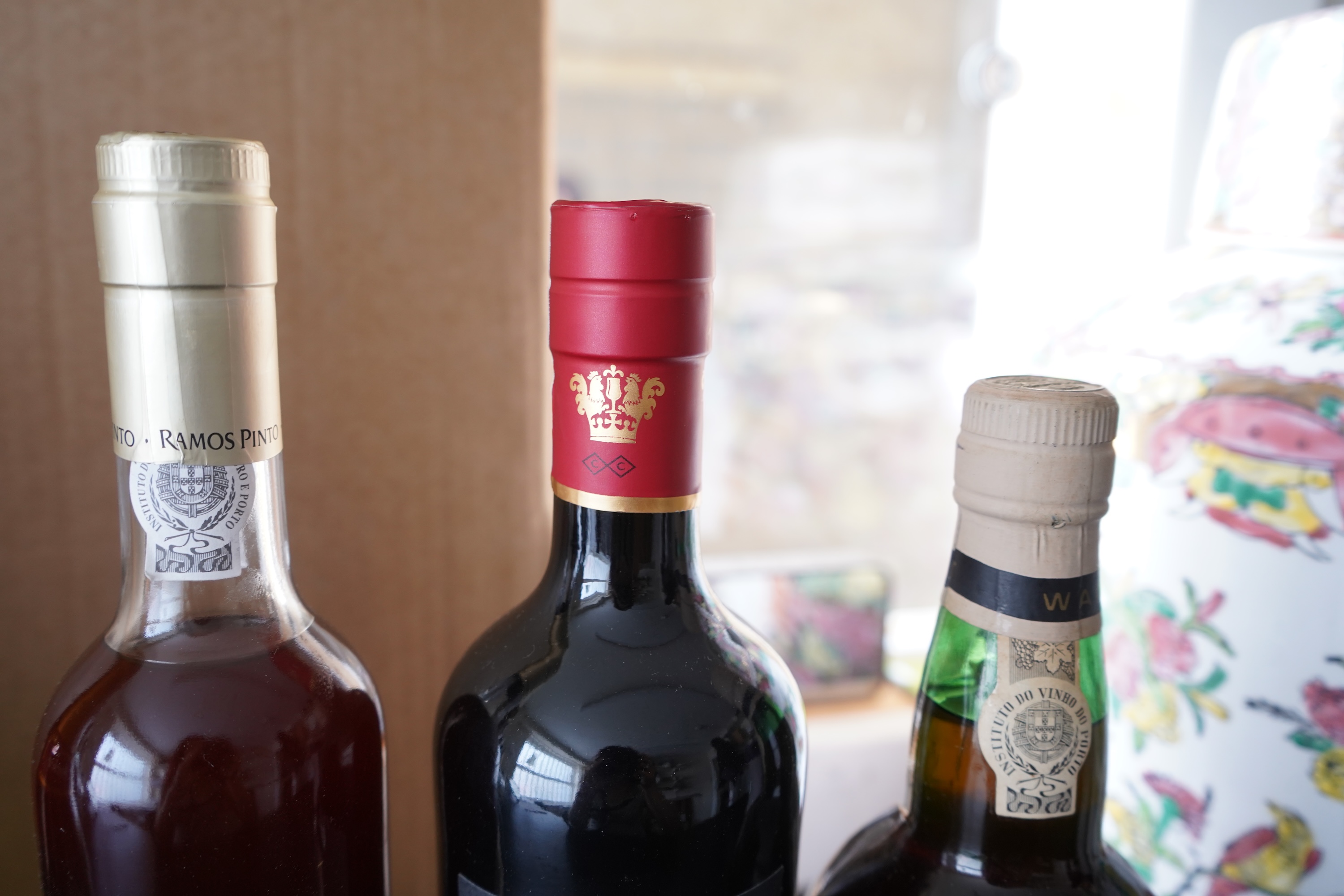 Eight bottles of champagne, port and rum to include Mumm, Laurent Perrier and Warres